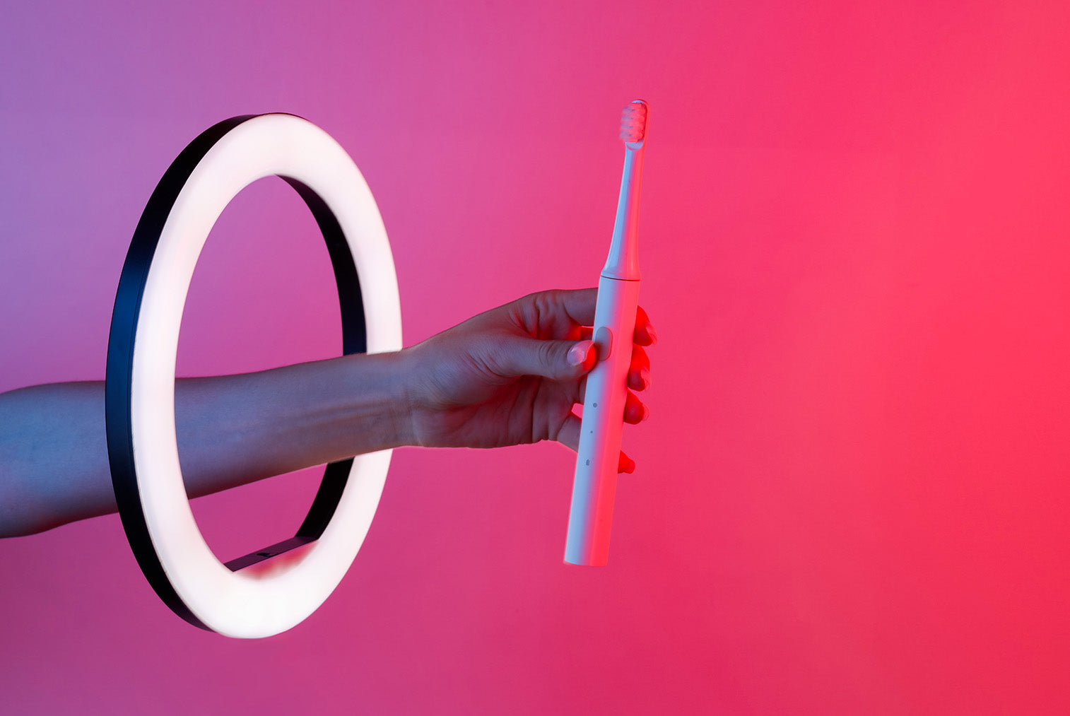 OKAY radca: Ako čistiť zuby sonickou zubnou kefkou