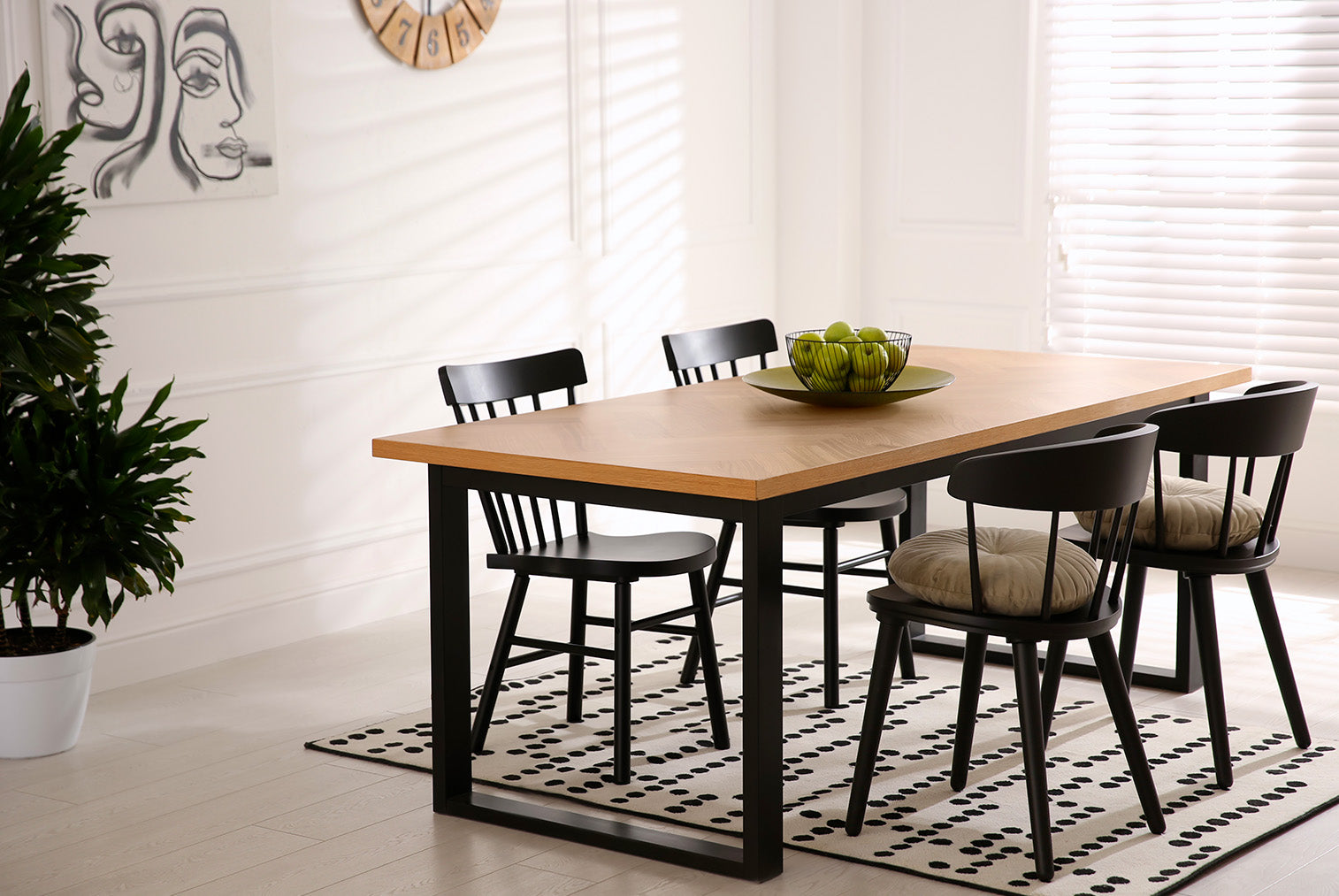 Jedálenské sety: Ušetri peniaze aj čas pri zariaďovaní kuchyne