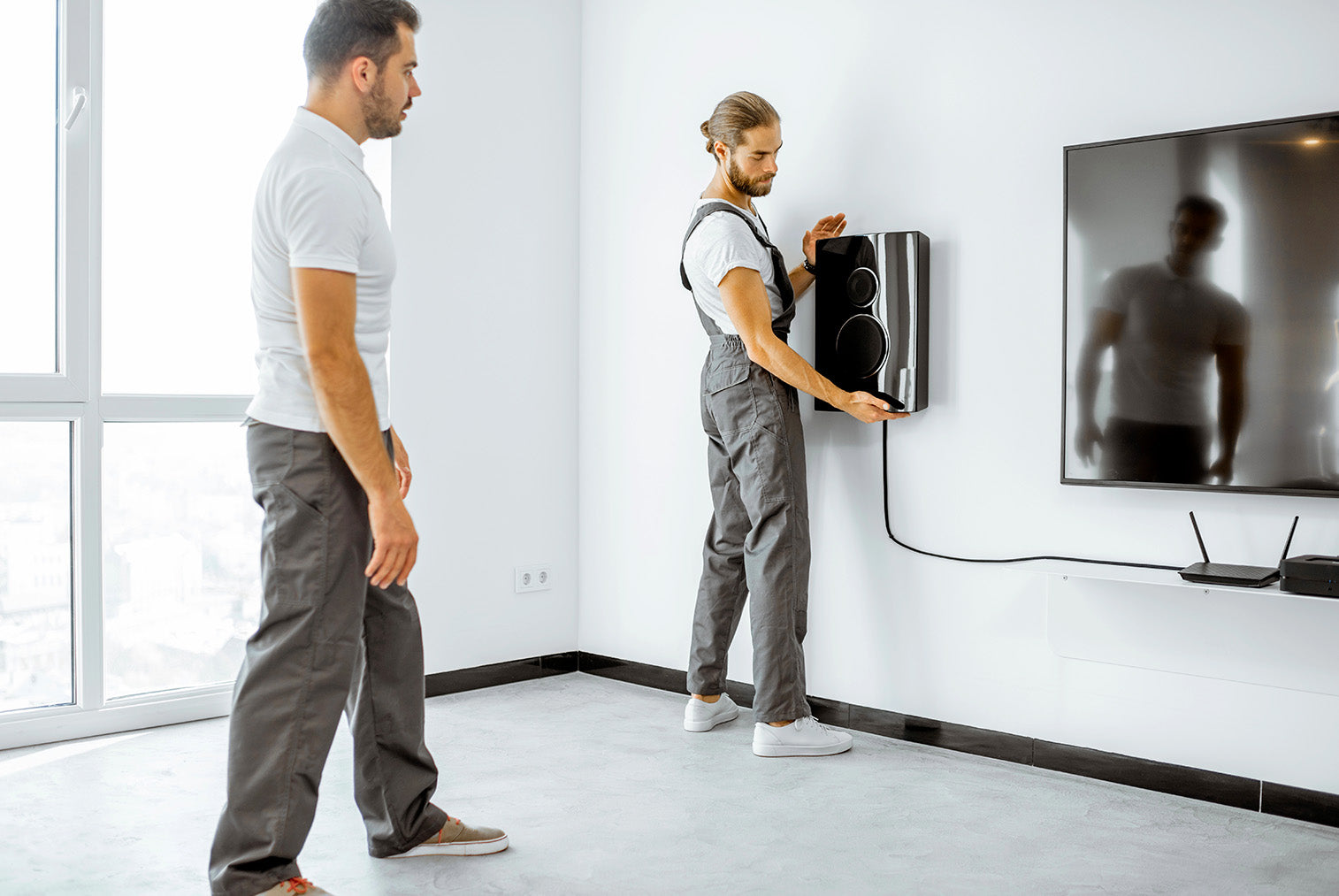 OKAY radca: Ako schovať káble od TV na stene?