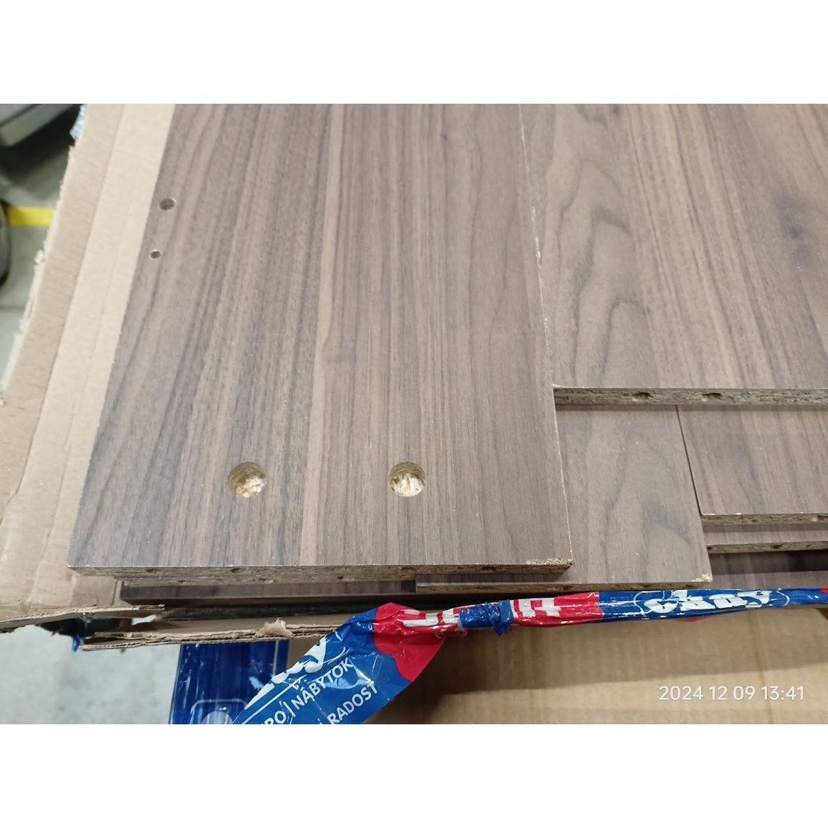 Drevená posteľ Suen 90x200, orech admiral, bez roštu a matraca II. akosť