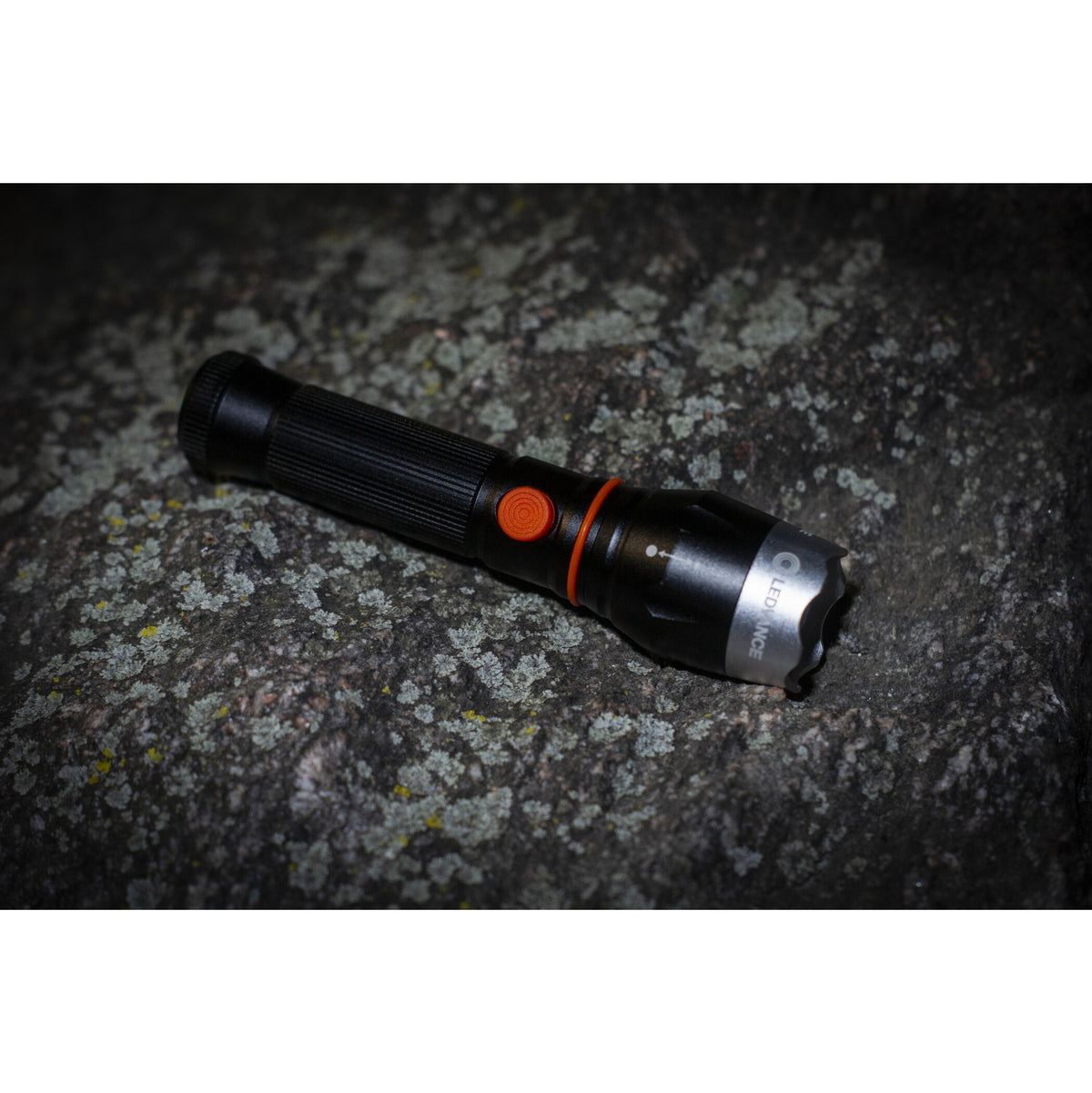 Taktické LED svietidlo Osram dobíjacie 3,2W, studené biele VYBALENÉ