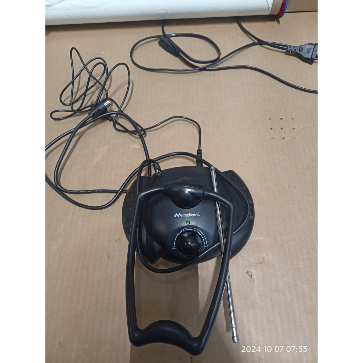 TV anténa Meliconi AT 380 USB, izbová POŠKODENIA