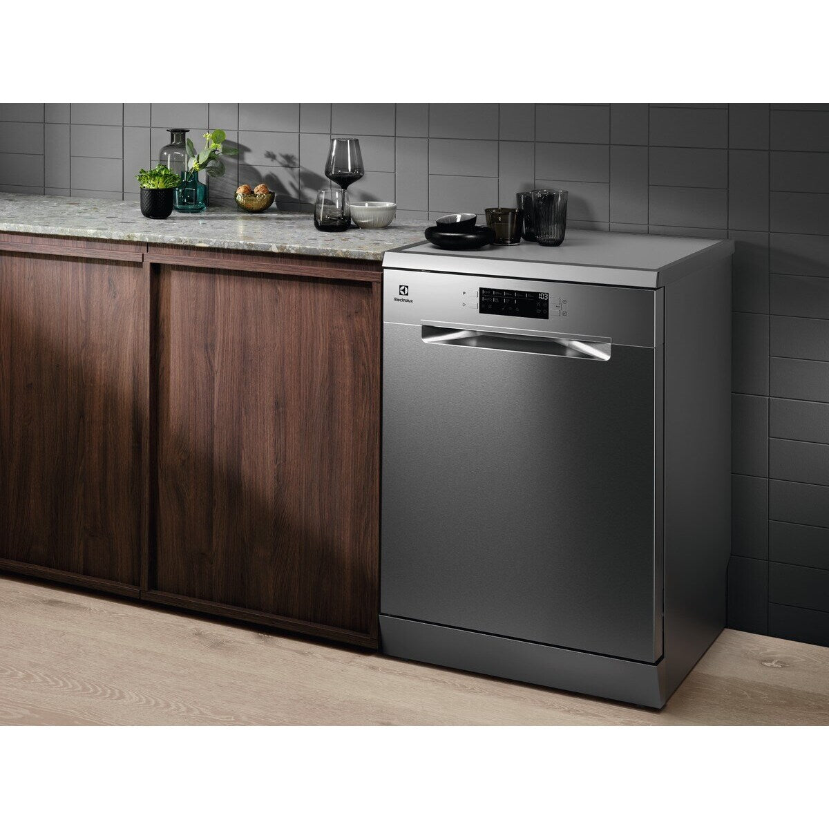 Voľne stojaca umývačka riadu Electrolux ESM48210SX,60cm,14súprav VYBALENÉ