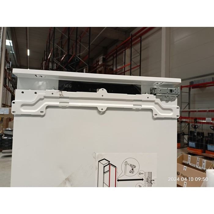 Vstavaná mraznička skříňová AEG ABE818F6NC POŠKODENIA