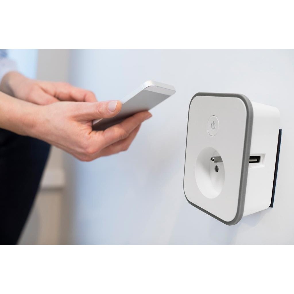 Wi-Fi zásuvka s 2x USB a meraním spotreby