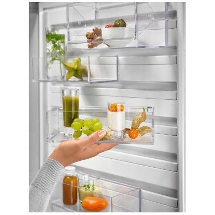 Kombin. chladnička s mrazničkou dole Electrolux LNC7ME32W2