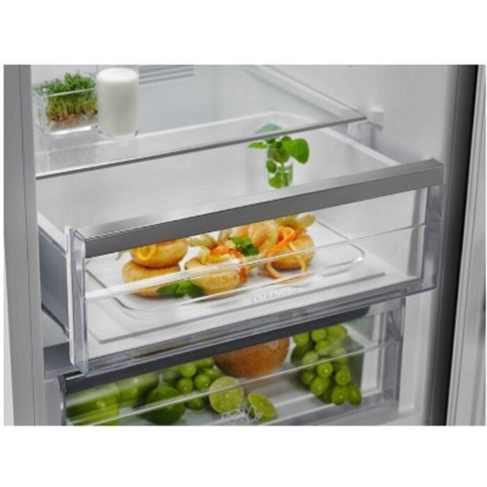 Kombin. chladnička s mrazničkou dole Electrolux LNC7ME32W2