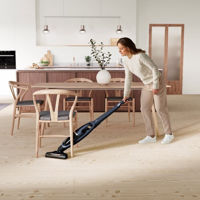 Tyčový vysávač 2v1 Electrolux Well Q7 WQ71-50IB