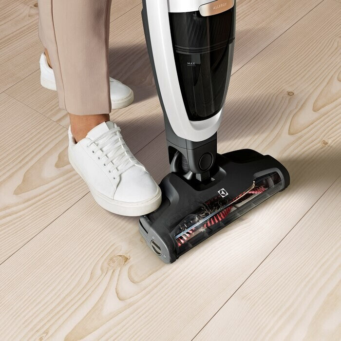Tyčový vysávač 2v1 Electrolux Well Q8 WQ81-ALRS