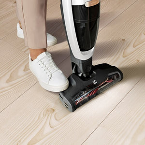 Tyčový vysávač 2v1 Electrolux Well Q8 WQ81-ALRS